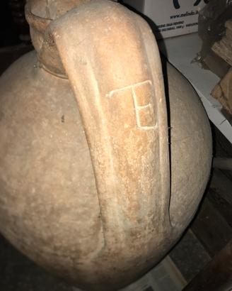 Anfora antica vasche in pietra ecc.
