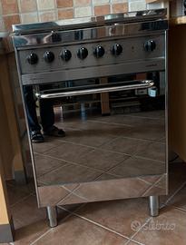 Cucina a gas professionale e cappa aspirante