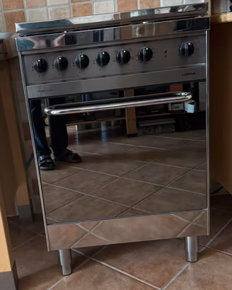Cucina a gas professionale e cappa aspirante