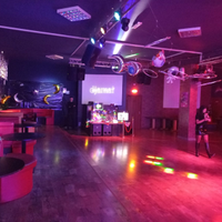 Attività commerciale di bar e locale di intratten