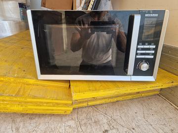 Microonde Digitale SEVERIN con Grill.