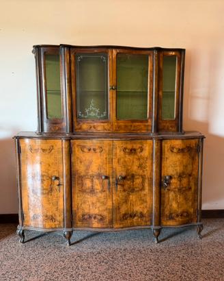 Credenza cristalliera mobile in stile radica noce