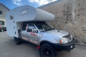Pickup Nissan Motor con cellula abitativa