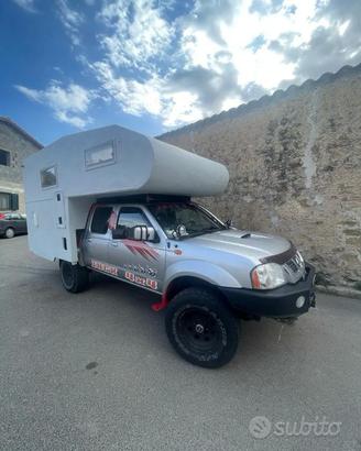 Pickup Nissan Motor con cellula abitativa