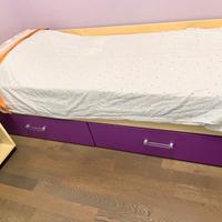 Letto singolo più comodino