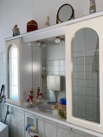 Mobile bagno con specchio e luce