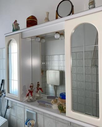 Mobile bagno con specchio e luce