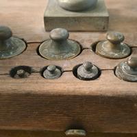 antica bilancia di precisione