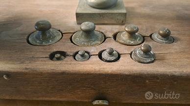 antica bilancia di precisione