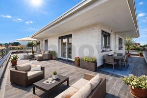 Attico su unico livello con ampio terrazzo