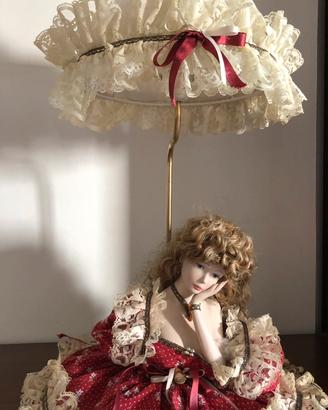 Lampada e bambole in ceramica
