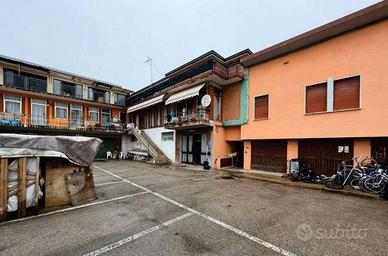 Immobile in asta di 147 m² con 5 locali e box auto