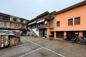 Immobile in asta di 147 m² con 5 locali e box auto