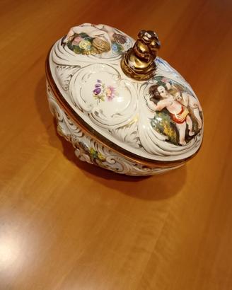 Centrotavola con Coperchio Porcellana Capodimonte