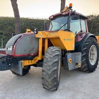 Valtra T140 con braccio decespugliatore