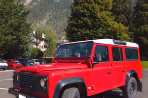 UNICO Defender 110 Td5 auto 9 posti persone/cose