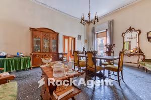 CENTRALE - AMPIA QUADRATURA - DIVISIBILE - ASCENSO