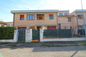 VILLA A SCHIERA A RIO SALICETO