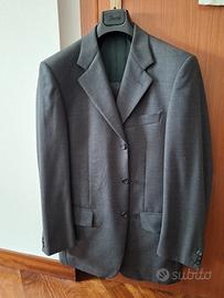 abito da uomo grigio Facis taglia 48