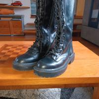 anfibi alti al ginocchio neri 