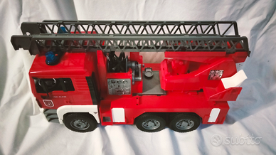 Camion dei pompieri giocattolo Bruder