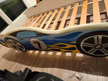 letto a forma di macchina