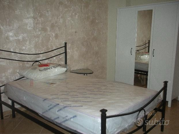 Stanza singola di fronte università di medicina