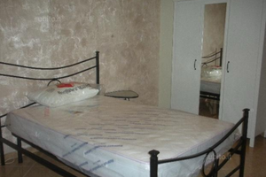 Stanza singola di fronte università di medicina