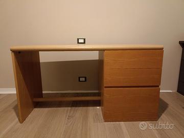 scrivania in frassino