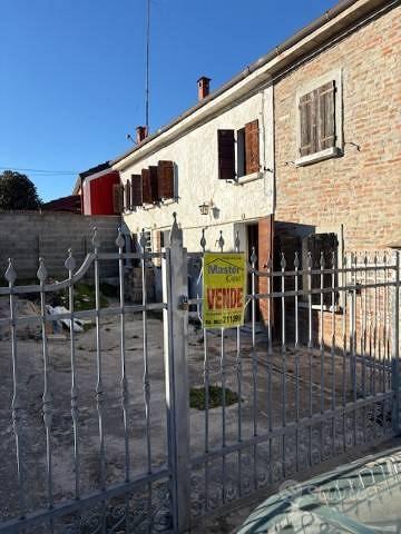 Casa indipendente di 70 m² con 4 locali e box auto