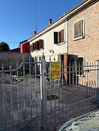 Casa indipendente di 70 m² con 4 locali e box auto