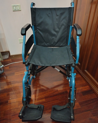 Sedia a rotelle pieghevole per disabili