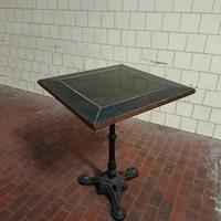 Tavolino in legno e granito nero