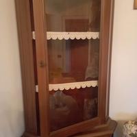 Mobile ad angolo con vetrina 