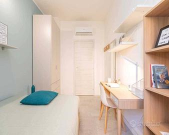 Stanza in appartamento di 98 m² a Milano