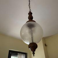 Lampadario a sospensione - globo in vetro e legno