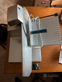 Affettatrice per salumi elettrica