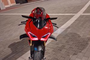 ducati panigale v4s  2024 