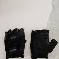 guanti neri in pelle per allenamento