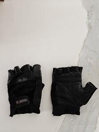 guanti neri in pelle per allenamento