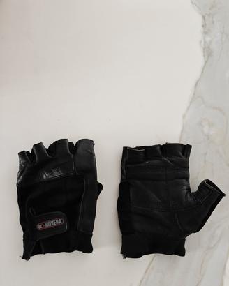 guanti neri in pelle per allenamento