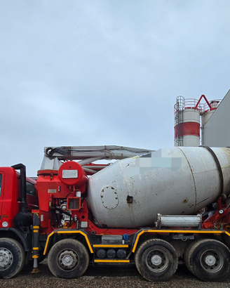 Betonpompa Astra HD 84.38pompa C2080 gru24mt Coime