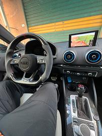 Volante in carbonio , pomelli/leve cambio / paddle