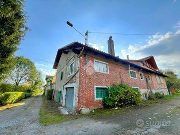 CASA SEMINDIPENDENTE A BAIRO