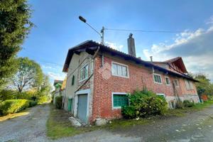 CASA SEMINDIPENDENTE A BAIRO