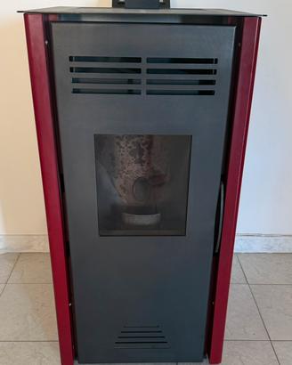 Stufa a pellet Invicta Adrano 7 Plus 7,3kW + Tubi.