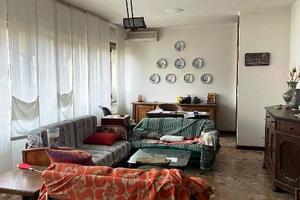 Trilocale di 110 mq posto al secondo piano