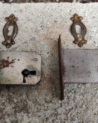 Serrature Maniglie Minuteria per mobili