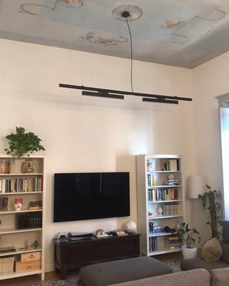 Barra luminosa a sospensione con due binari LED