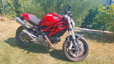 Ducati Monster 696 plus